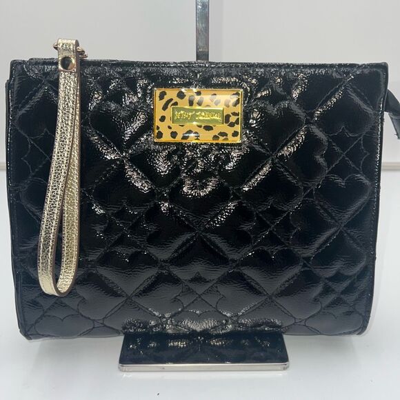 Betsey Johnson Large‎ Faux Leather Black and Gold Quilted Wristlet - Picture 1 of 10